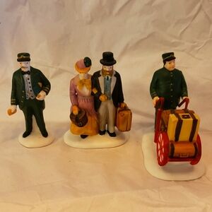 DEPARTMENT 56 Dickens' Village #5571.9 Holiday Travelers - 3pcs - Retired